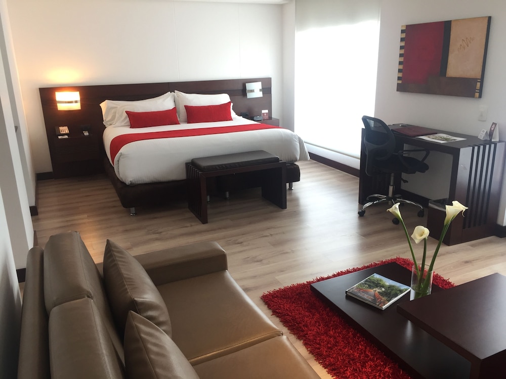 Suite, 1 King Bed, Non Smoking (Living Room) - Photo 2