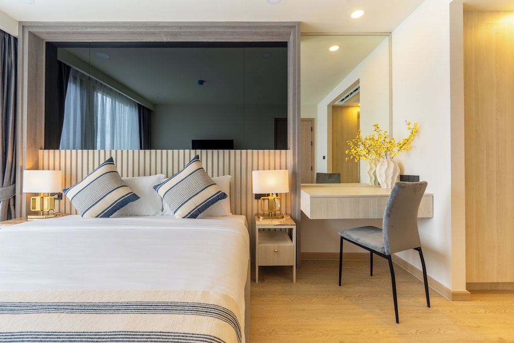 Deluxe Suite - Photo 12