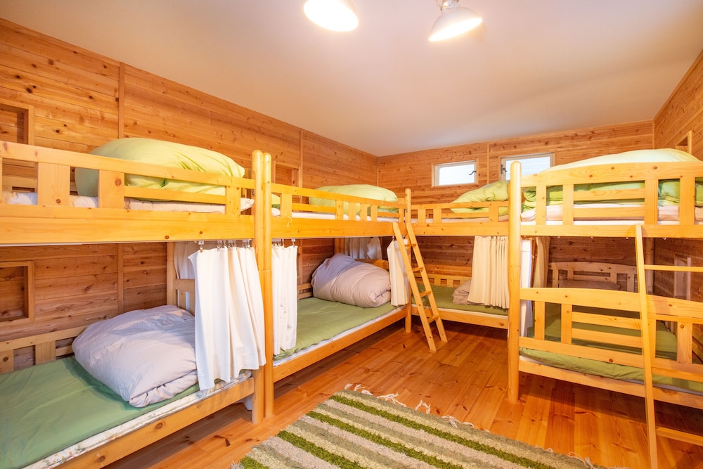 Family Room, Multiple Beds, Non Smoking, Shared Bathroom photo 1