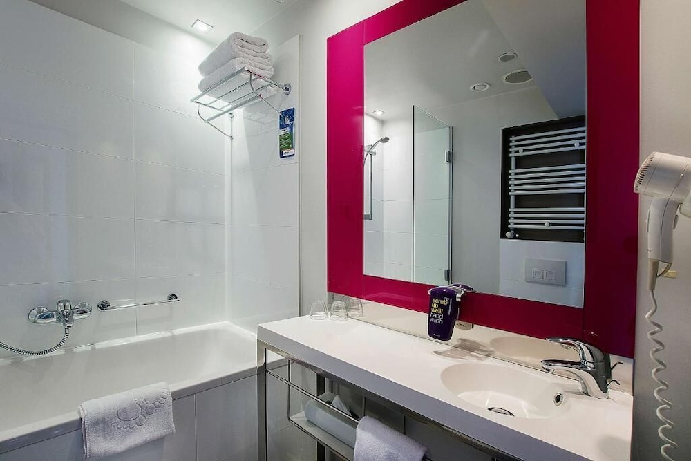 Standard Twin Room - Photo 4