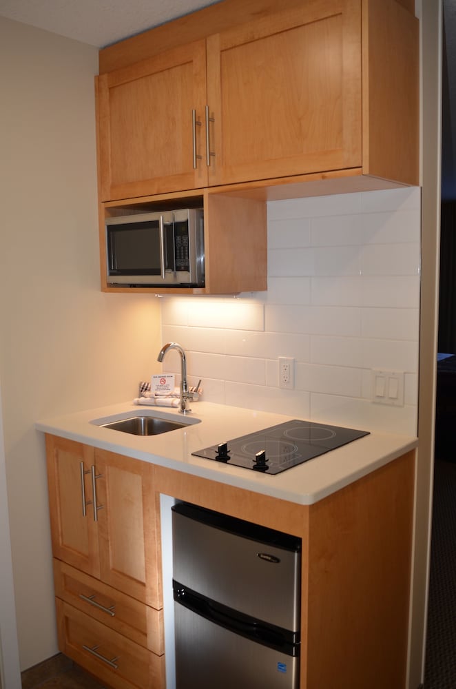 Classic Room, 2 Queen Kitchenette, Lakeview - No Pets photo 3