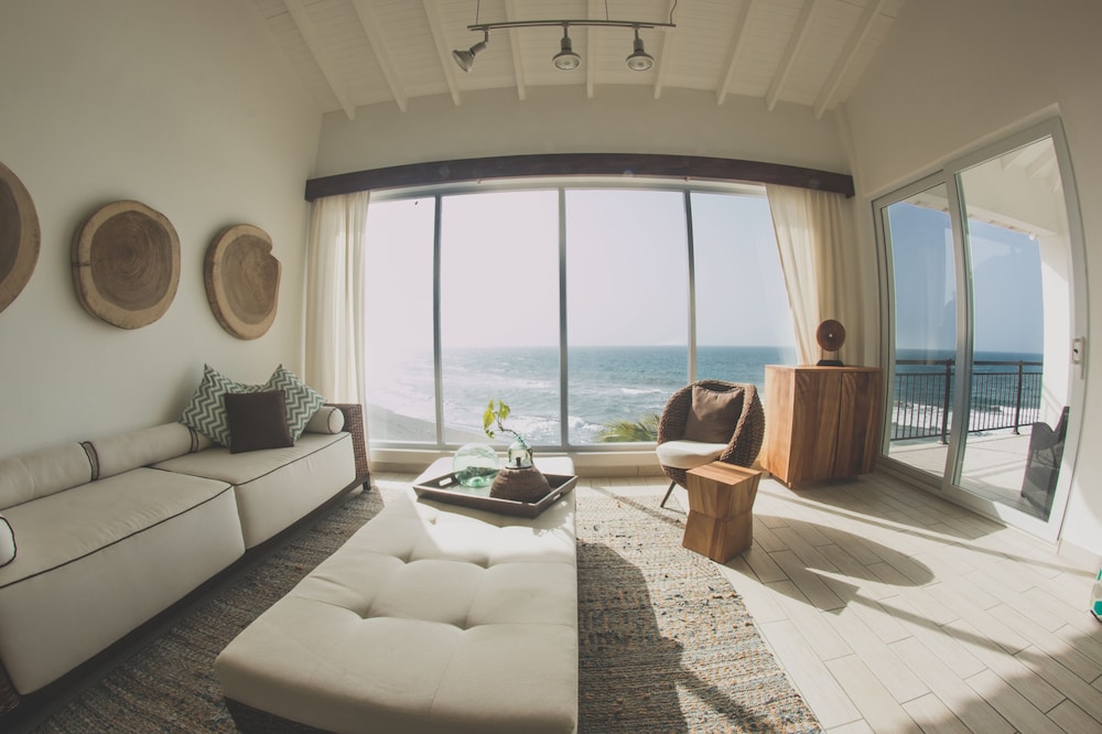 Family Apartment, 3 Bedrooms, Ocean View, Beachfront