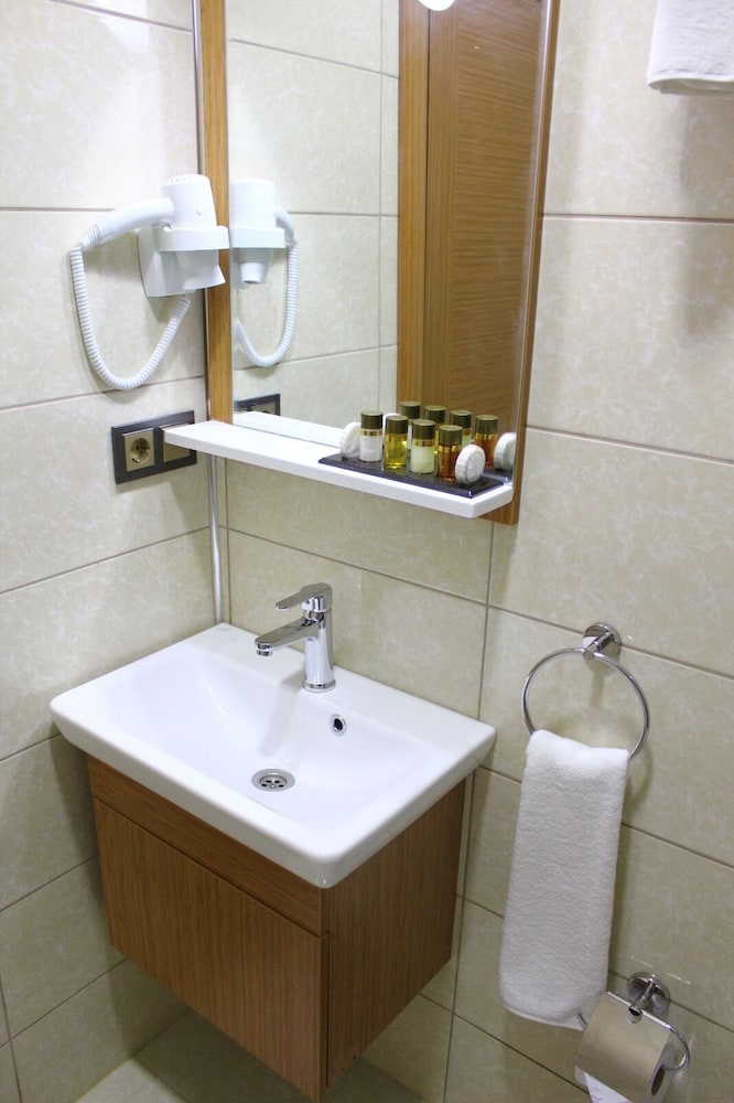 Standard Triple Room, City View photo 3