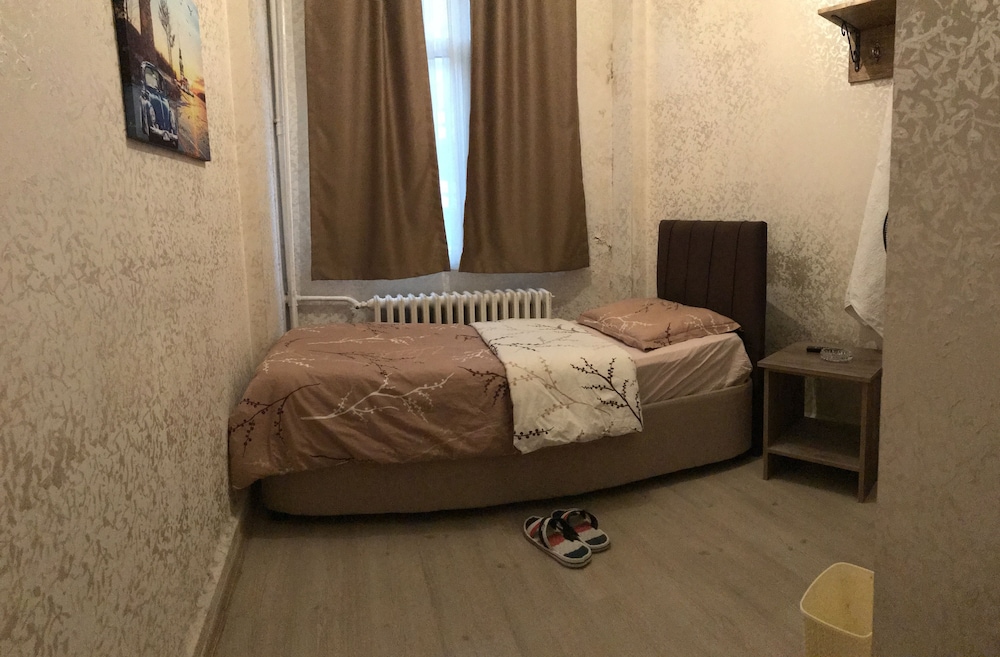 Economy Room, 1 Twin Bed, Non Smoking, Shared Bathroom photo 1
