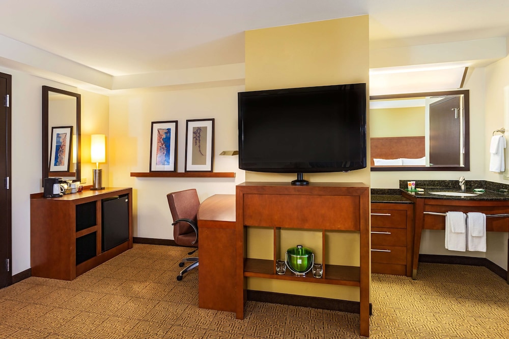 Room, Multiple Beds (High Floor) - Photo 2
