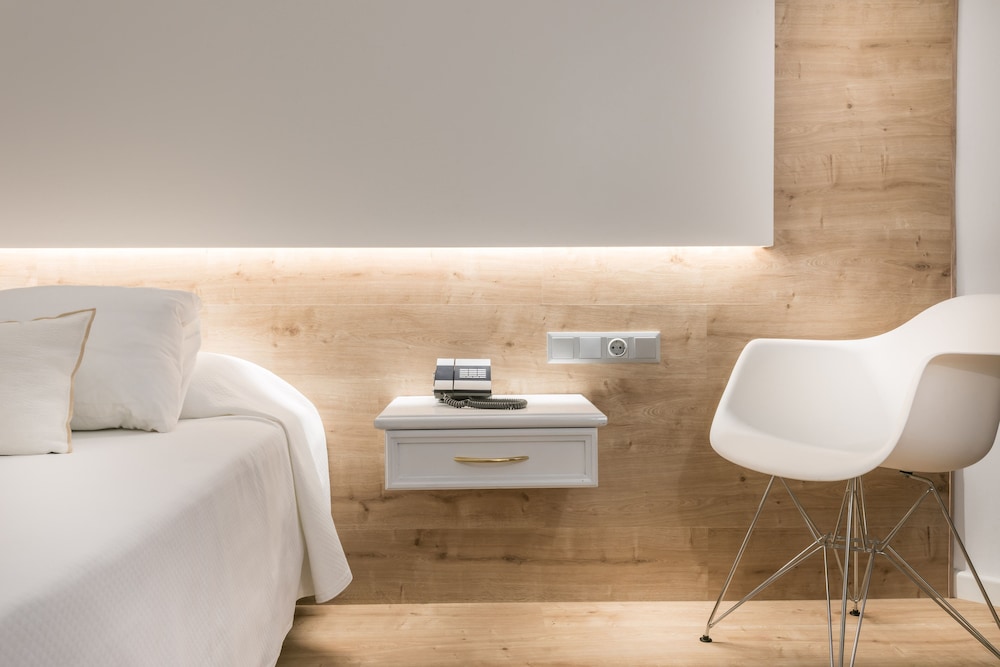 Double or Twin Room - Photo 7