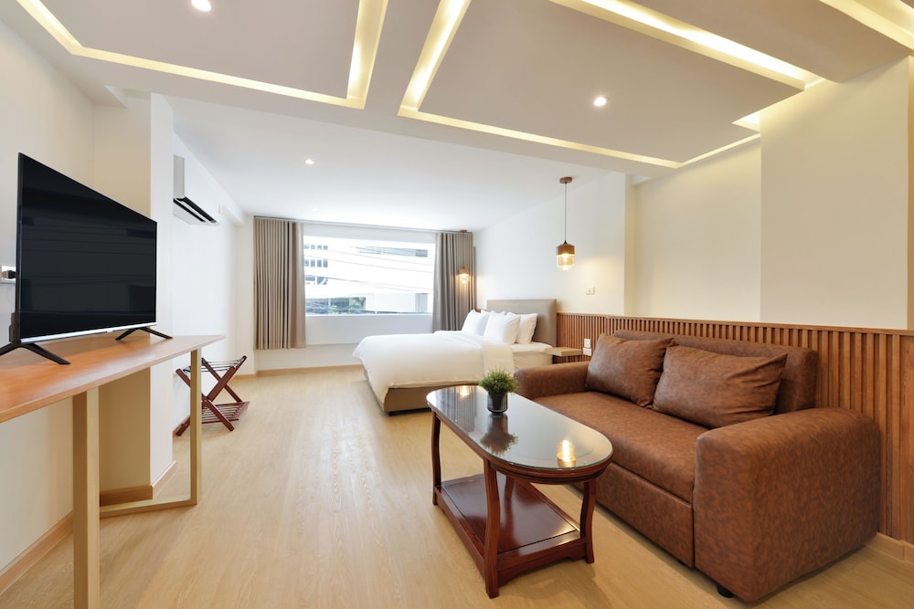 Standard Room, 1 King Bed, Non Smoking, City View photo 1