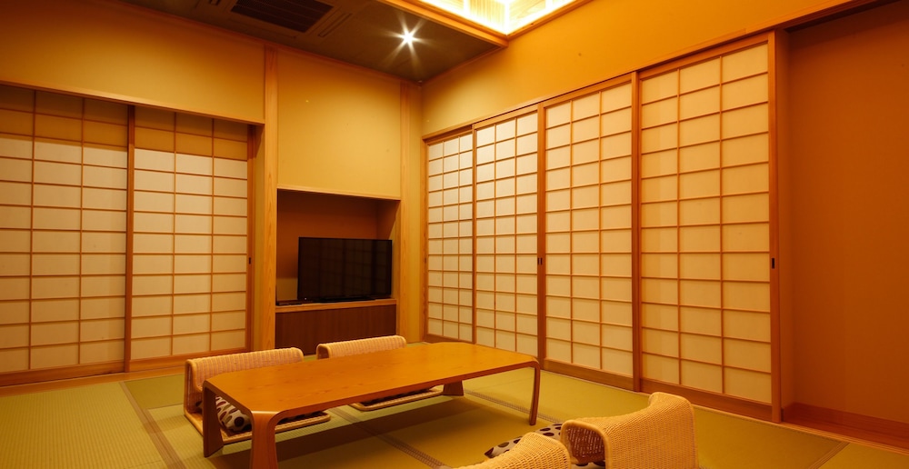 Moderate Japanese Room photo 3