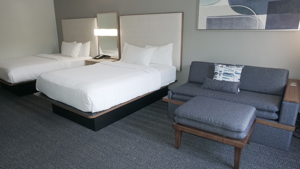 Room, 2 Queen Beds - Photo 3