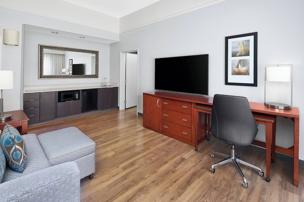 Room, 2 Queen Beds (Mobility Accessible, Roll-In Shower) photo 3