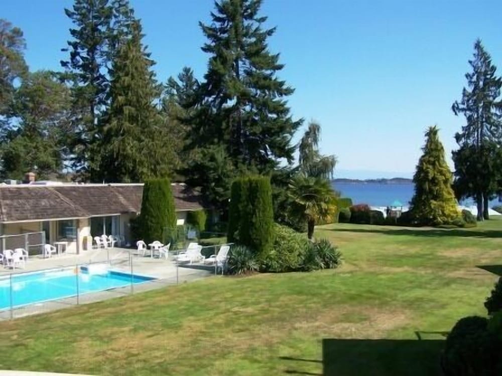 Two Bedroom Poolside - Sleeps 6 photo 3