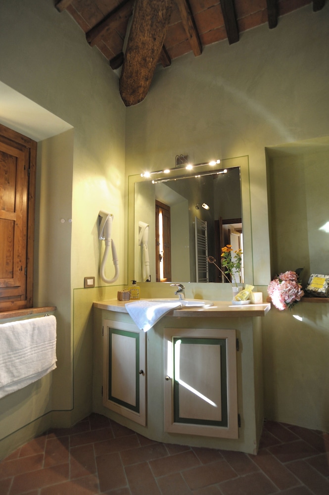 Apartment, 3 Bedrooms - Photo 2