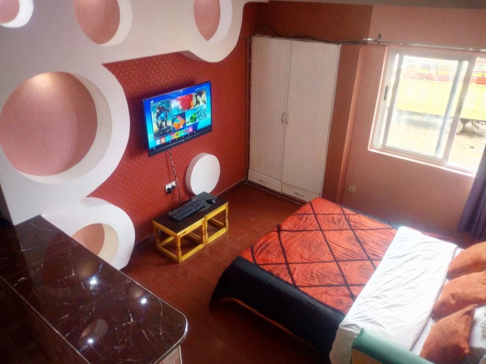Deluxe Studio