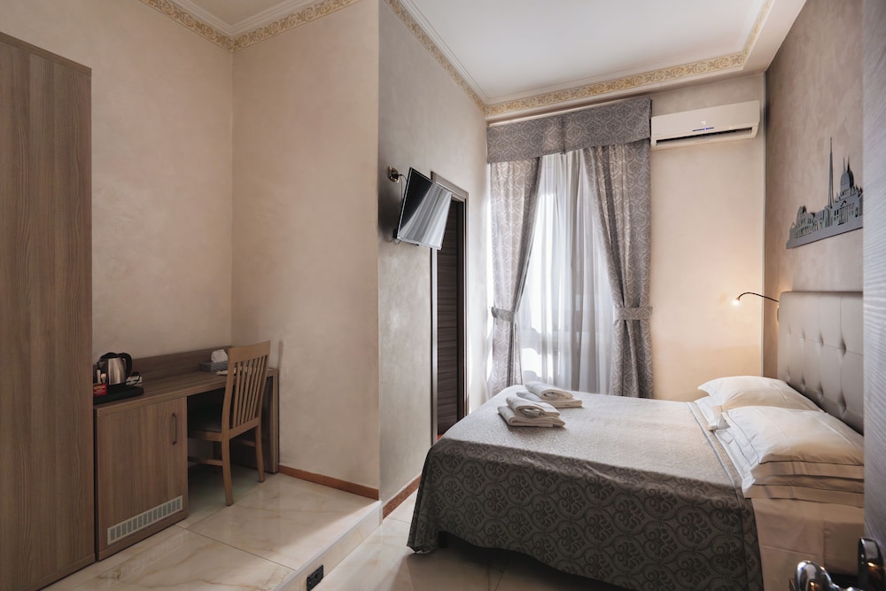 Economy Double or Twin Room, Balcony photo 2