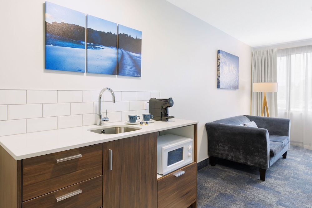 Executive Suite - Photo 3