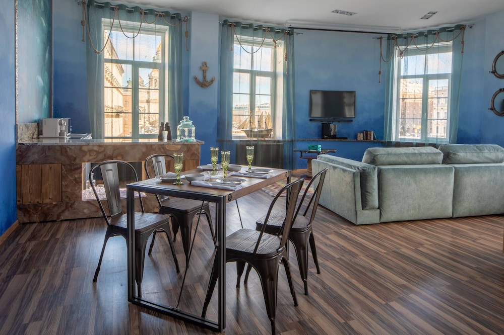 Deluxe Apartment (Seaman)