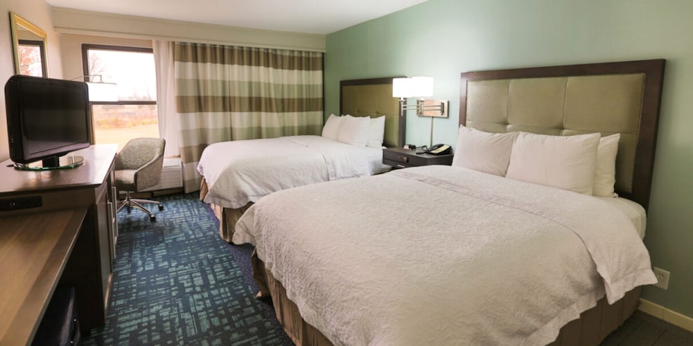 Suite, 1 King Bed, Accessible, Bathtub (Mobility/Hearing)