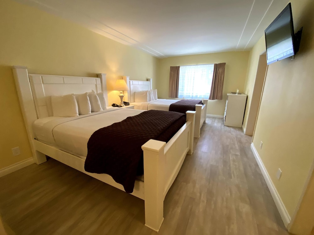 Executive Room, 2 Queen Beds, Kitchen
