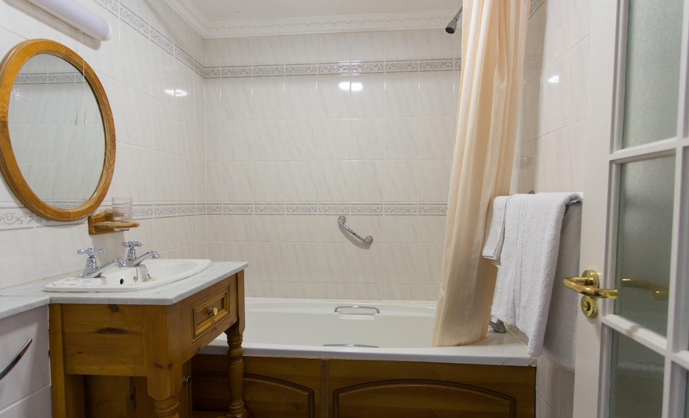 Standard Double Room - Photo 2