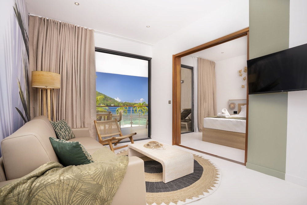 Suite, 1 Queen Bed with Sofa bed, Balcony, Sea View