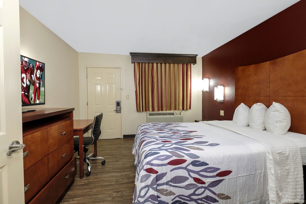 Deluxe Room, 1 Double Bed, Accessible, Smoking - Photo 1