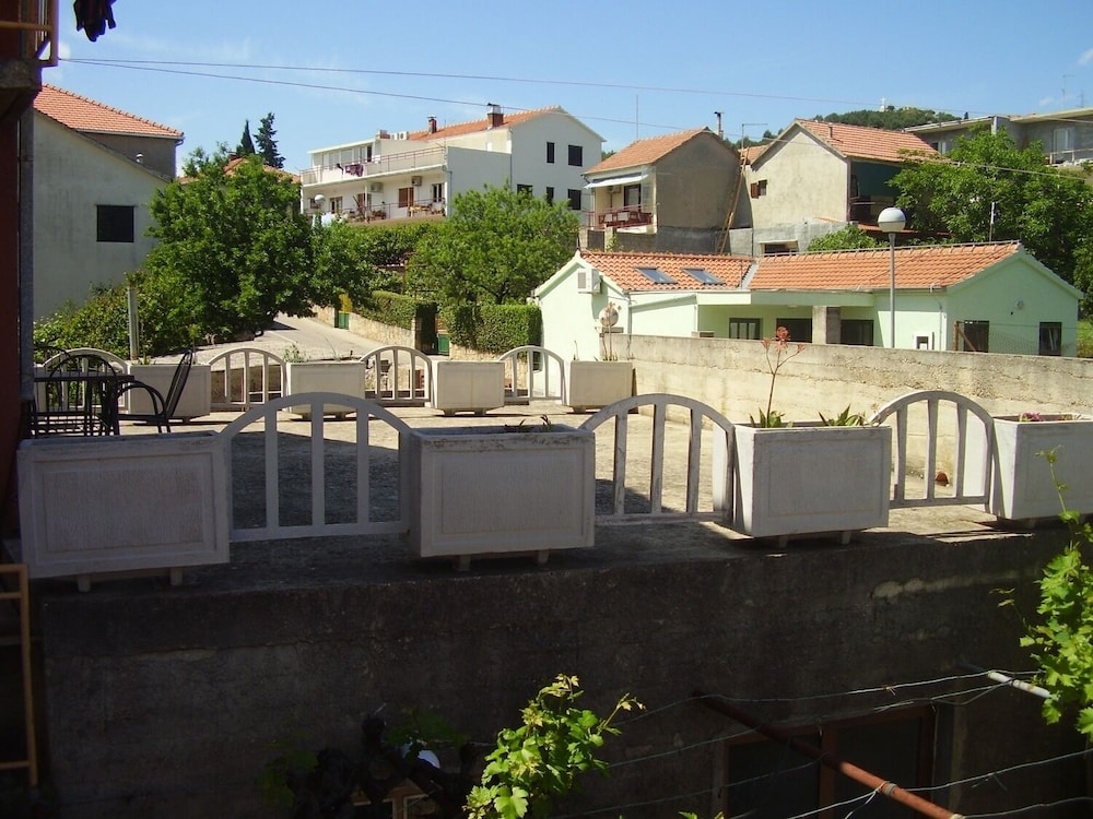 Apartment (Igor - near center - A4-Hector(2+2)) photo 3
