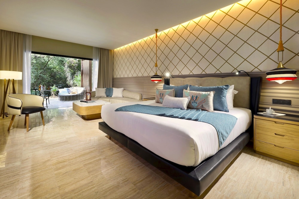 Junior Suite Private Pool Poolside
