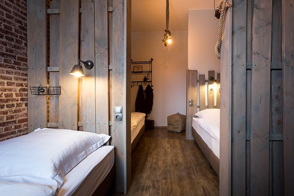 Shared Dormitory, Mixed Dorm, Shared Bathroom (1 bed in a 3-bed dormitory) photo 2