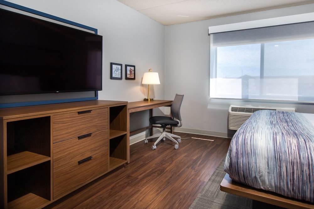 Deluxe Suite, 1 King Bed, Non Smoking - Photo 3