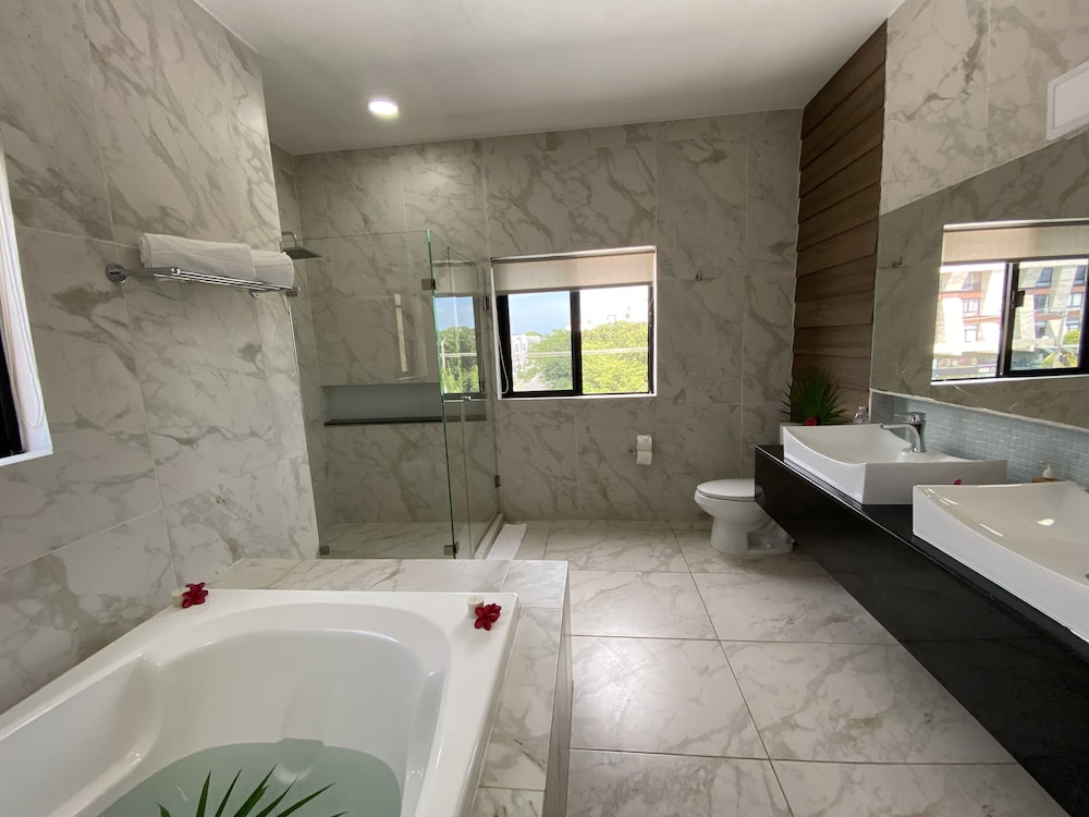 Honeymoon Room - Photo 12