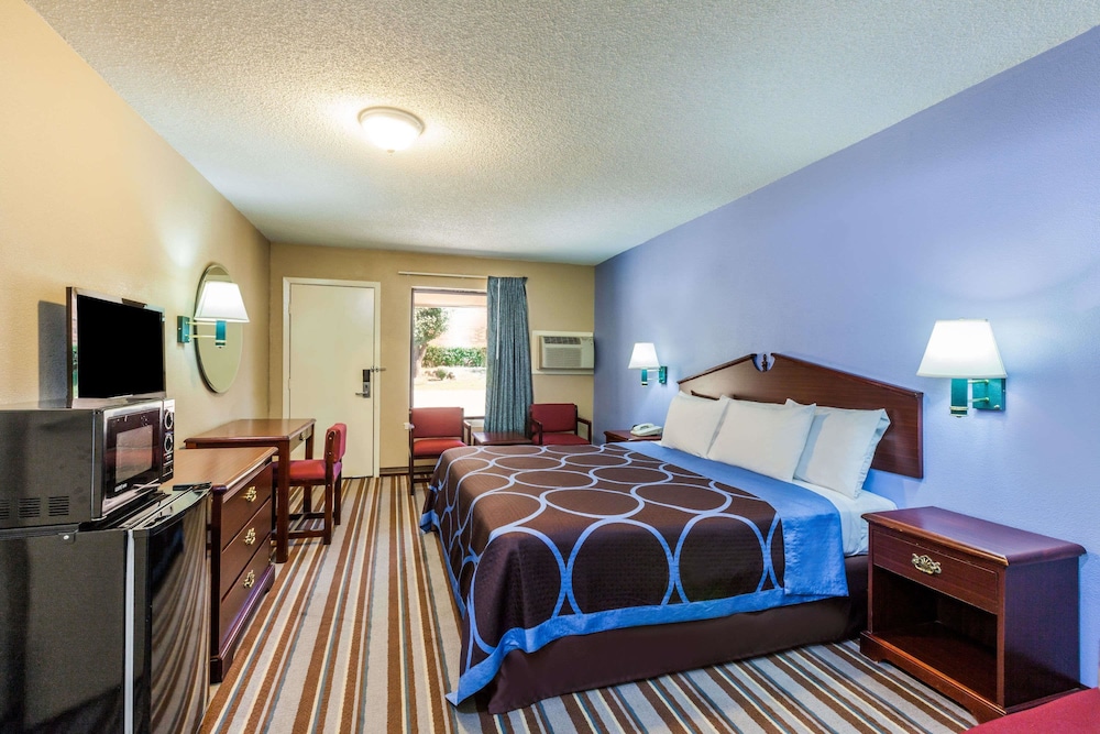 Room, 1 King Bed, Accessible, Non Smoking (Tub with Grab Bars) photo 1