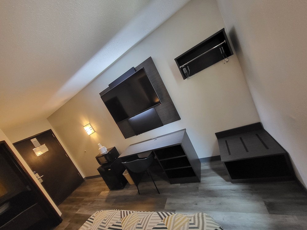 Standard Room, 2 Double Beds, Non Smoking - Photo 9