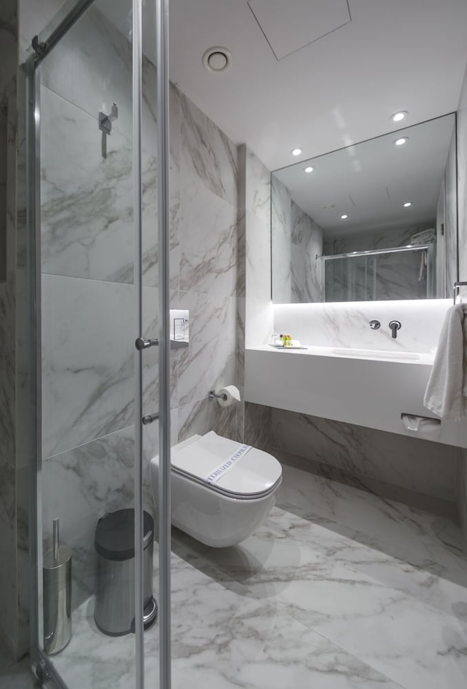 Standard Room, 2 Twin Beds, City View - Photo 6