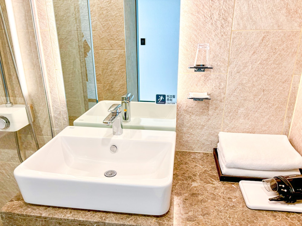 Deluxe Twin Room, Ocean View - Photo 7