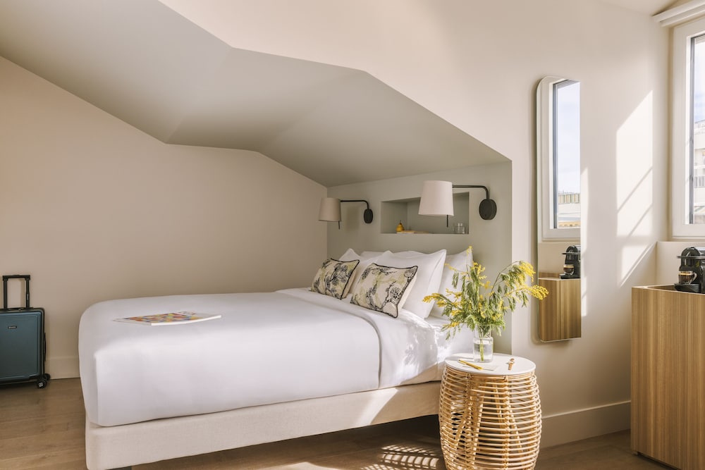 Deluxe Room, 1 Queen Bed
