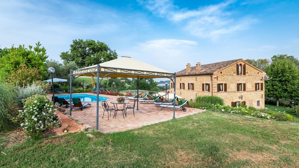 Villa photo 3