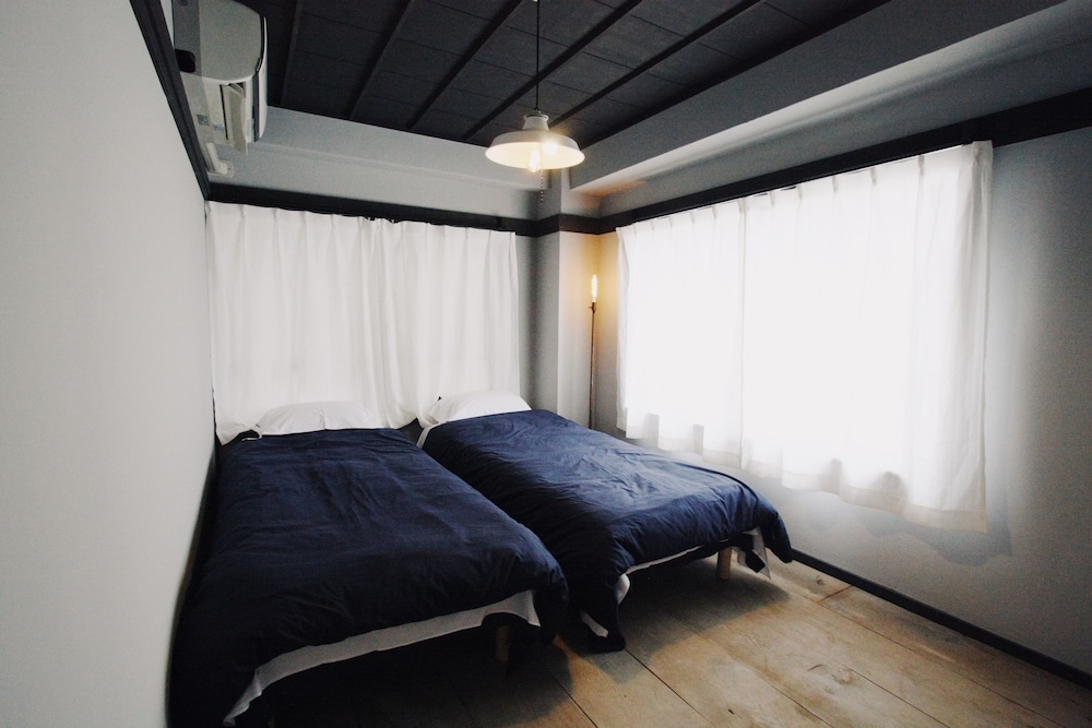 Standard Twin Room (with 2 Single bed)