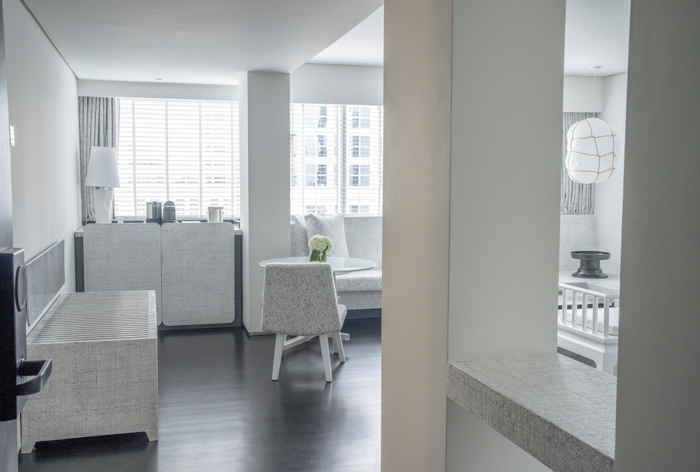 Room, Pool View (Metropolitan) photo 2