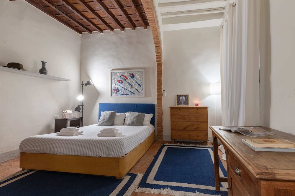 Basic Apartment, Multiple Beds