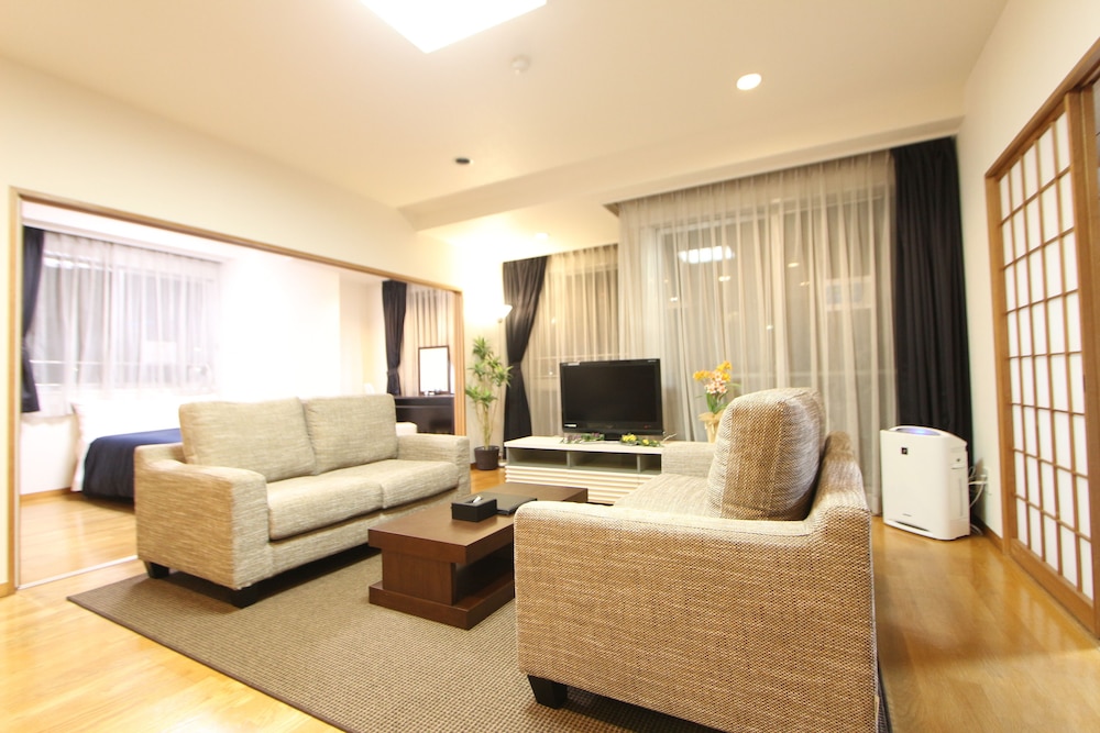 Suite, Smoking photo 1