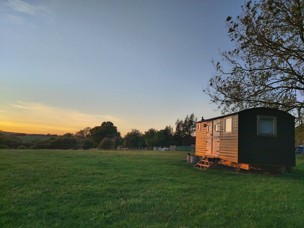 Cabin, Ensuite (Shepherd's Hut) photo 2