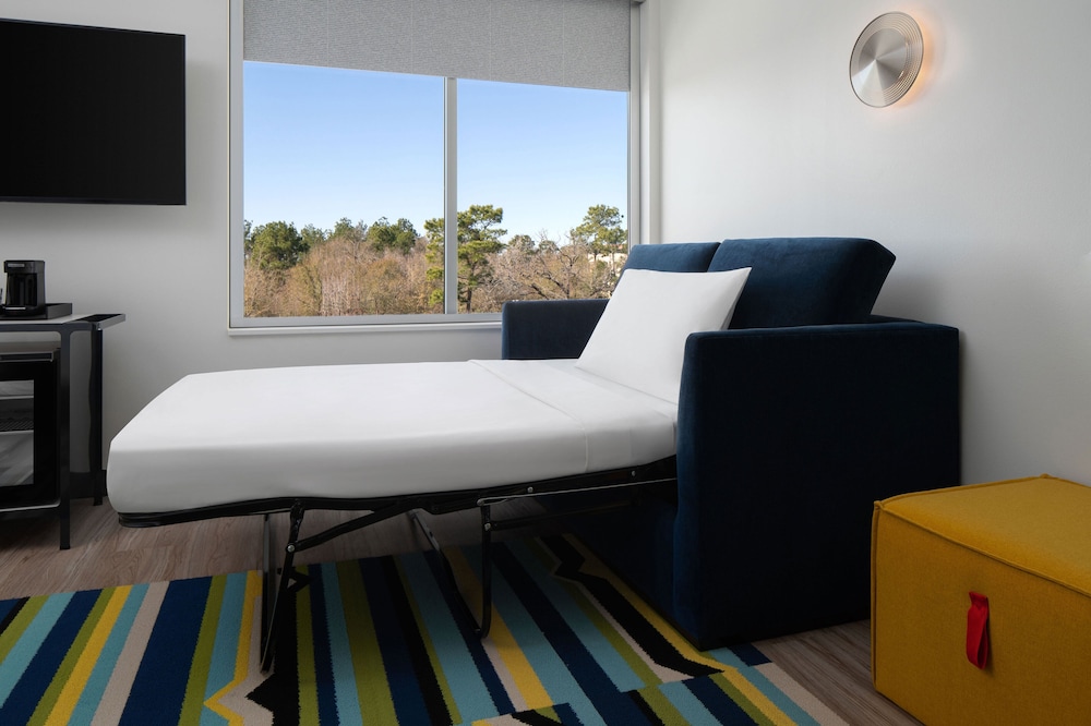 aloft, Room, 1 King Bed with Sofa bed - Photo 4