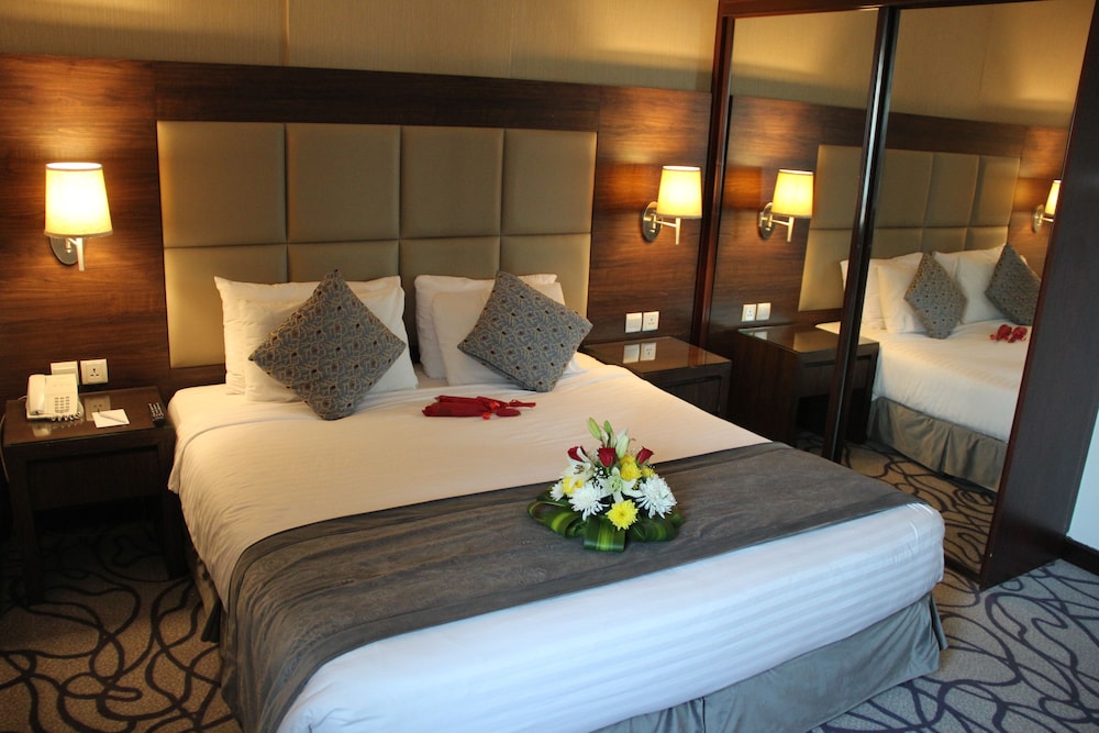 Executive Room, 1 King Bed with Sofa bed photo 1