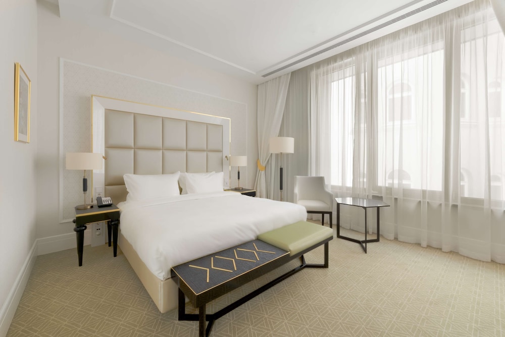 Room, 1 King Bed thumbnail 5