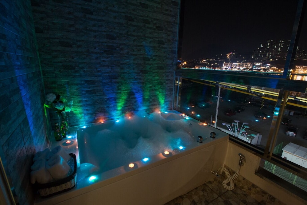 Room, Jetted Tub, Ocean View (15 PY, #401 - #403, #405 - #407) photo 3