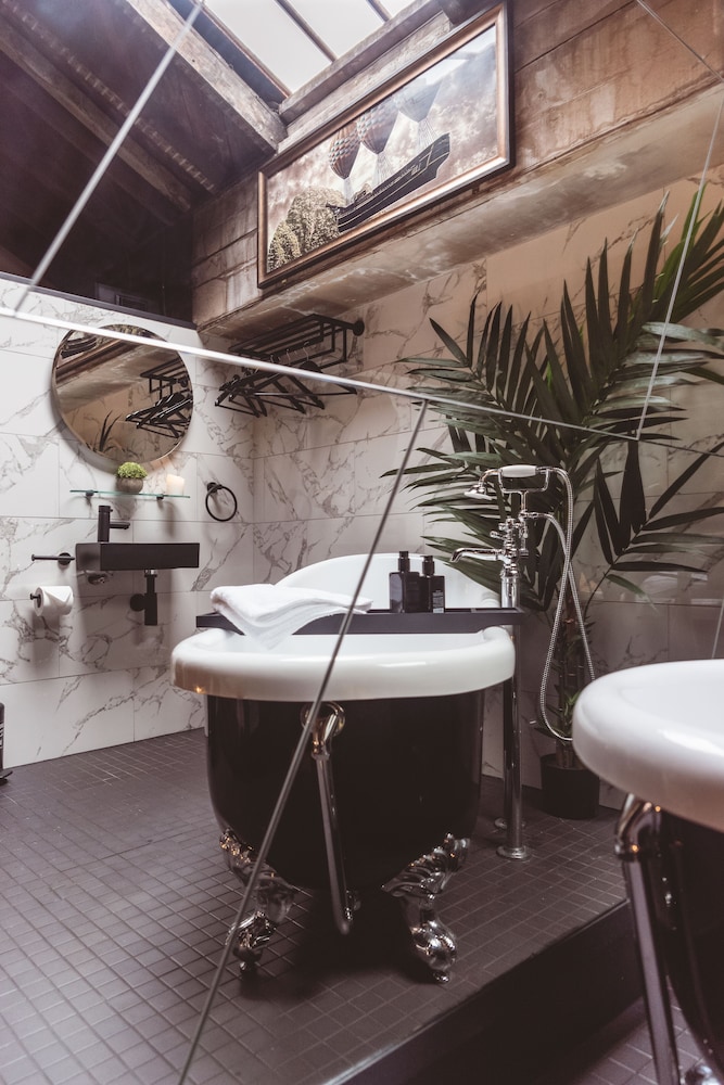 Elite Room - Bath for 2 (Sensational) - Photo 6