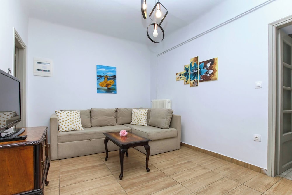 Relax in Elliniko Hidden Gem-vintage Bungalow With Garden and Hot Tub in an Iglo, Billede 18