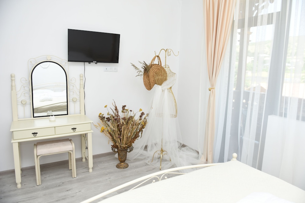 Standard Double Room, 1 King Bed, Vineyard View photo 2