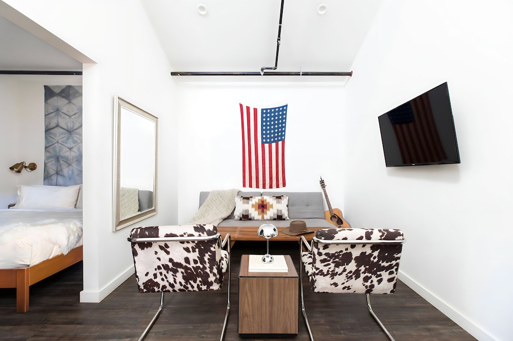 Deluxe Studio Suite