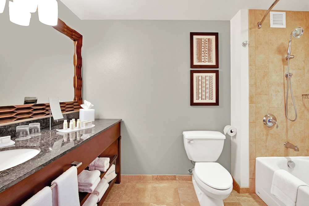Room, 1 King Bed With Sofa Bed (Mobility Accessible, Transfer Shower) thumbnail 5